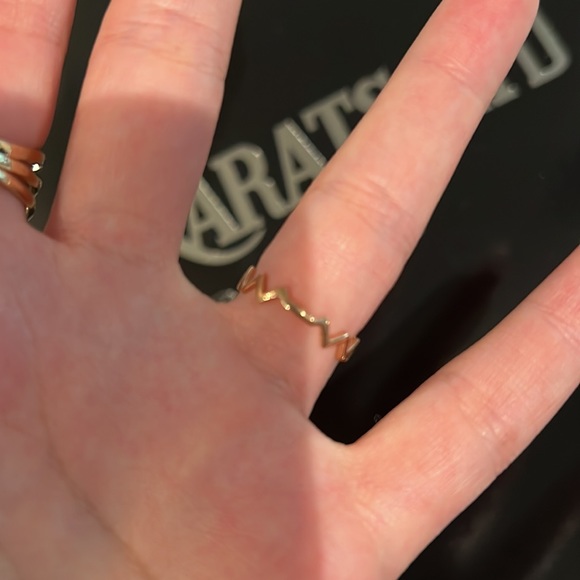 14 Karat Rose Gold Zig Zag Ring with 0.11 Carats - Picture 3 of 9